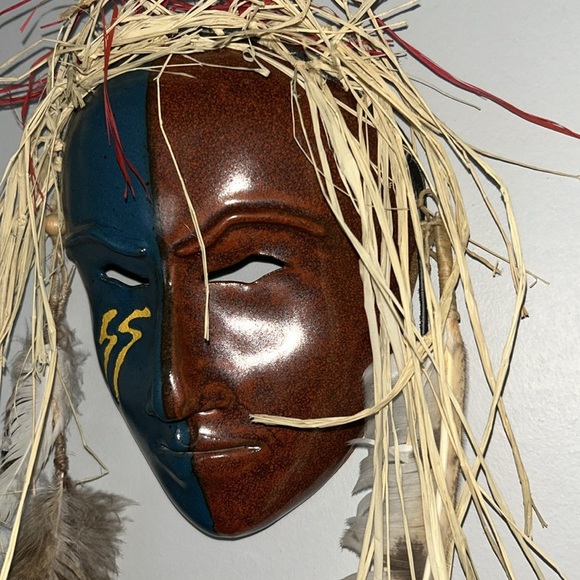 African mask with beads and feathers - Picture 4 of 4